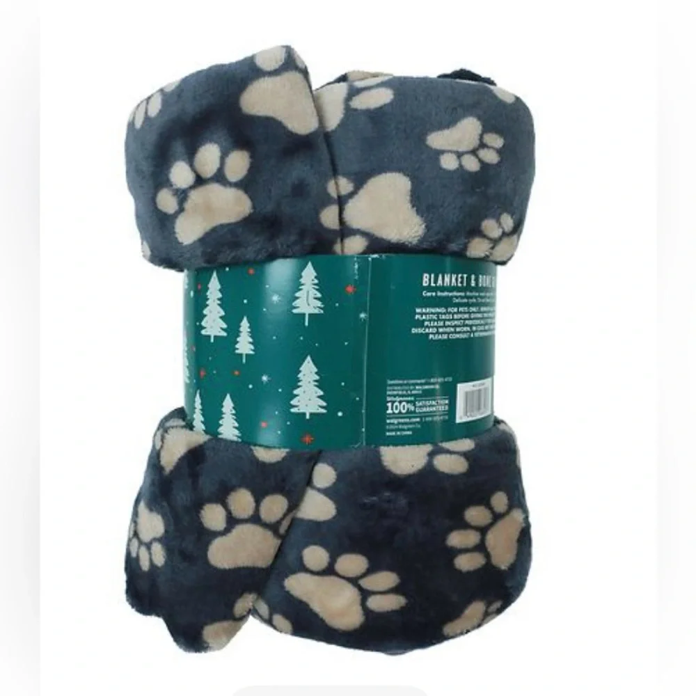 -🐾🦴🐕‍🦺Blanket & Bone Gift Set Paw Print set🐕‍🦺🦴🐾50x60”